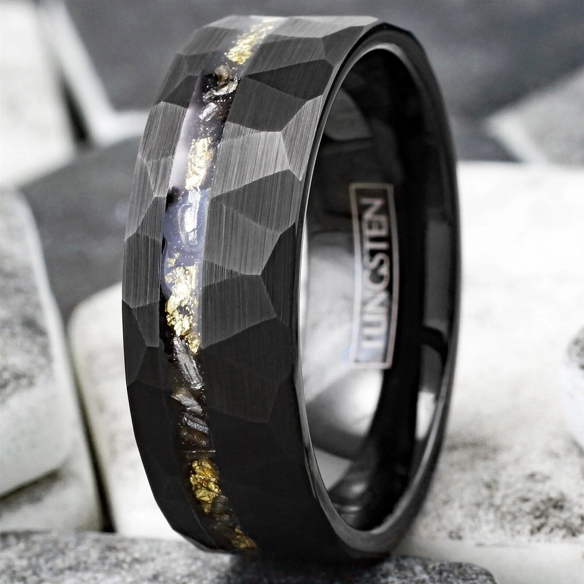 アクセサリー TOO - RING ERE black marble ELISE Black Tungsten Ring with Brushed Center and Polished